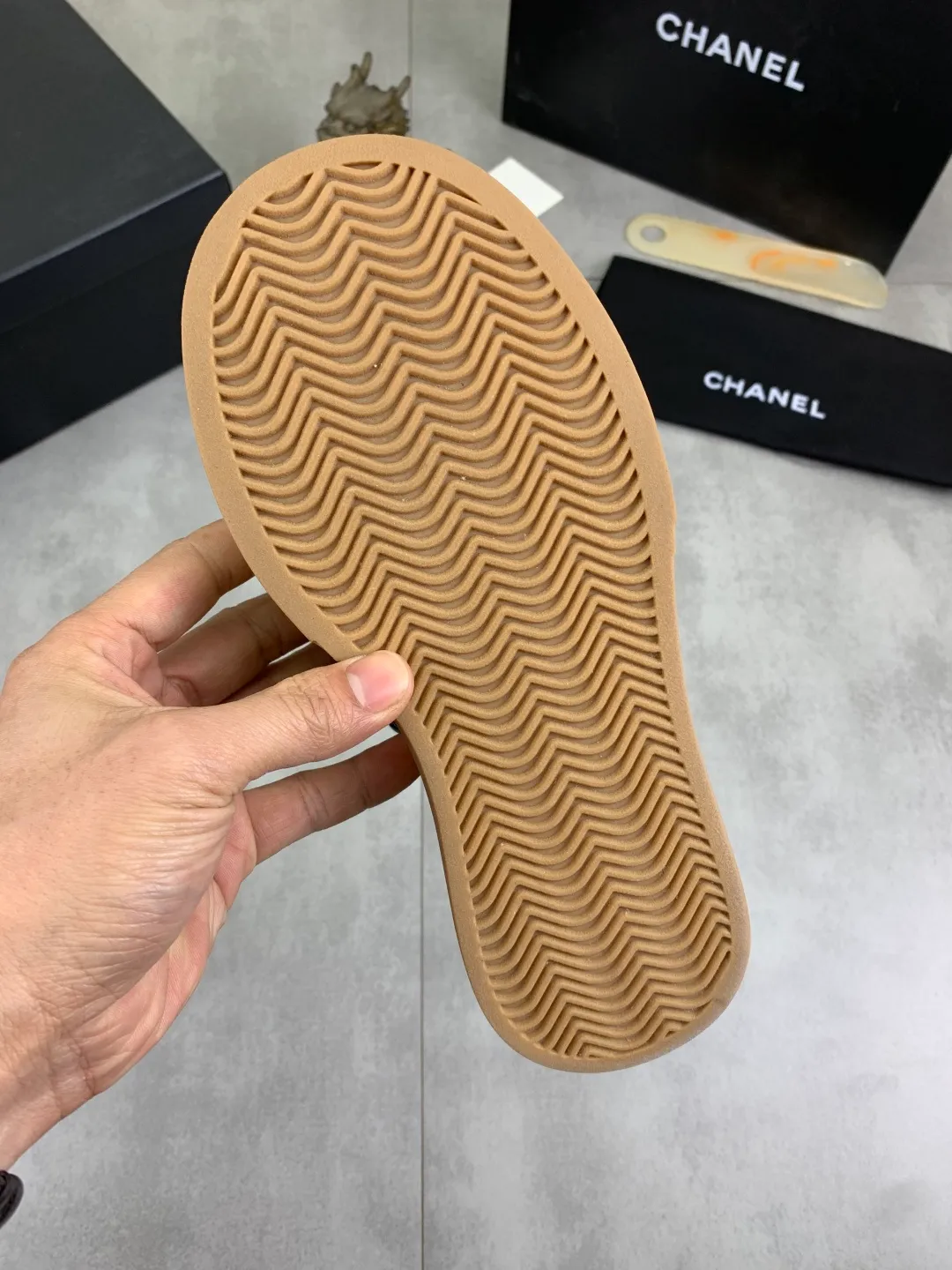 Men's men's shoes 💰P562 new high quality Chanel 25k spring counter new top quality [proud] This boot is really a lucky star for small people, thick sole 5cma more refined rhombus, slim legs, the key is very comfortable upper foot: imported cowhide lining: sheepskin lining outsole: genuine molded tpu outsole ~ 5cm heel height Color: 3️⃣ colors available Size: 35-40 (41 made to order, non-refundable)
